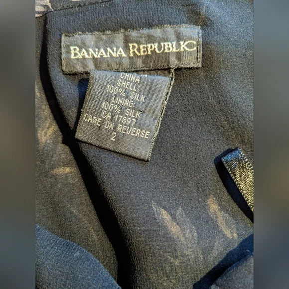 Banana Republic 100% silk and 100% silk lining wrap around skirt black floral 2 - Picture 2 of 6